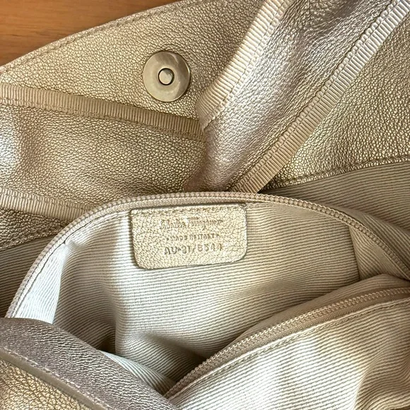 ♦️SOLD♦️ Salvatore Ferragamo Metallic Gold Beige Leather Bow Hobo Bronze Bag - Picture 11 of 16